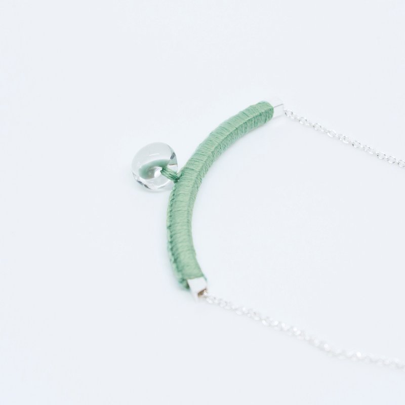 YuThing | Smiley Curve Floss Silver Necklace (olive green) - สร้อยคอ - แก้ว สีเขียว