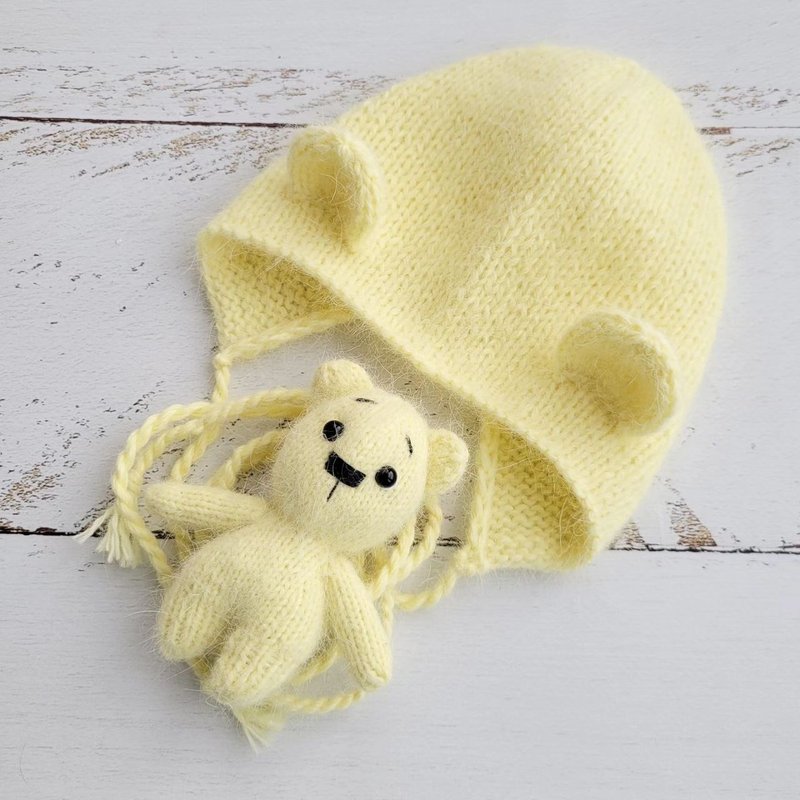 Newborn Yellow Bear bonnet and stuffed toy, Knitted baby photo prop - 嬰兒手鍊/飾品 - 羊毛 黃色