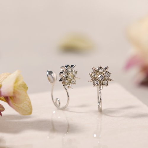 in the mirror polaris loop-fit earring SV ループフィットイヤリング 星 スター シルバー