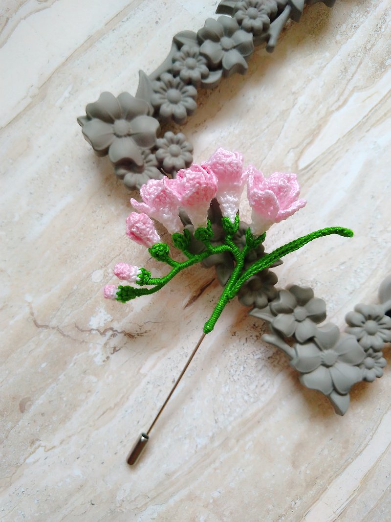 Freesia Render Crochet Long Pin - Brooches - Thread Pink