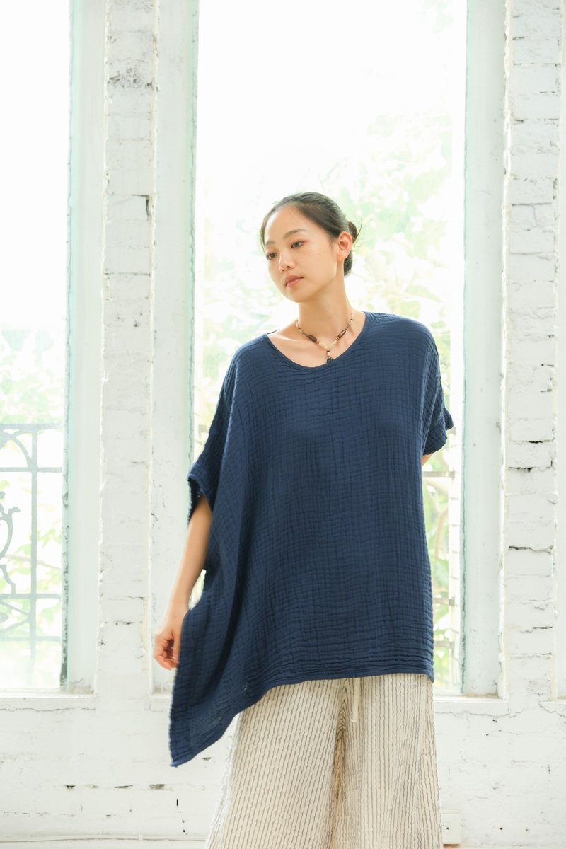 Dropped shoulder half-sleeved top/double-layer gauze dark blue - Women's Tops - Cotton & Hemp Blue