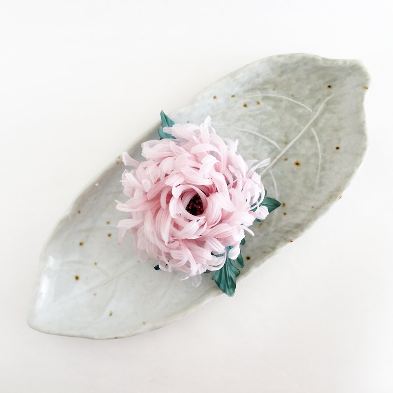 Corsage: Edogaku - drunken beauty - (pink) Edo chrysanthemum. - เข็มกลัด/ข้อมือดอกไม้ - เส้นใยสังเคราะห์ สึชมพู