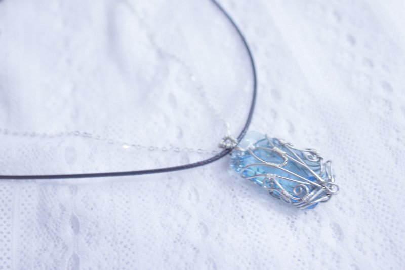 *Mi Luna Story*juicy Shield Necklace - สร้อยคอ - แก้ว สีน้ำเงิน