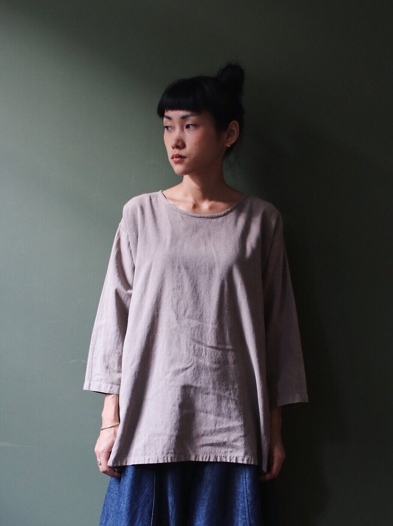 OMAKE Select Natural Persimmon Long Sleeve Top Hazel - เสื้อผู้หญิง - ผ้าฝ้าย/ผ้าลินิน สีกากี