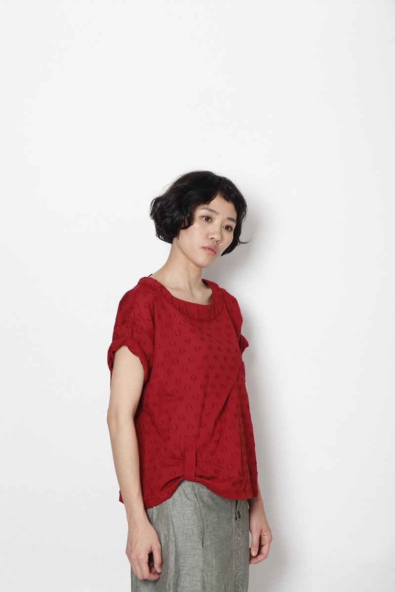 And – Summer Cocktail – Small Pocket Round Neck Top - เสื้อผู้หญิง - ผ้าฝ้าย/ผ้าลินิน สีแดง