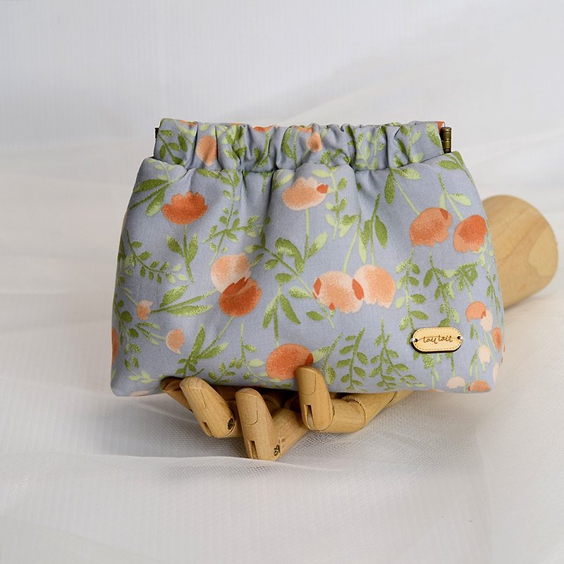 Fluffy Japanese printed fabric flex frame pouch / carry-on bag # calm flower - กระเป๋าเครื่องสำอาง - ผ้าฝ้าย/ผ้าลินิน 