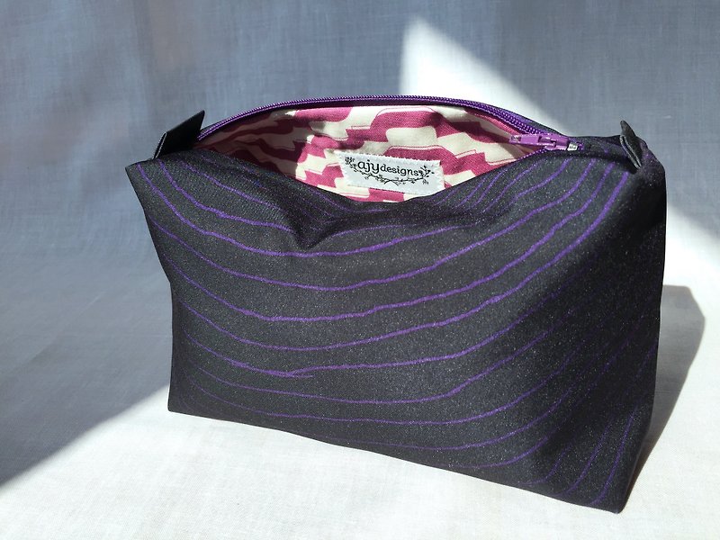 Water resistant zipper makeup bag organizer - กระเป๋าเครื่องสำอาง - วัสดุกันนำ้ สีม่วง