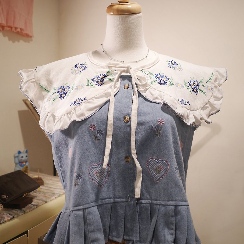 Back to Green- Remade embroidered exquisite collar piece with butterfly blue flowers vintage - ผ้าพันคอถัก - ผ้าฝ้าย/ผ้าลินิน 