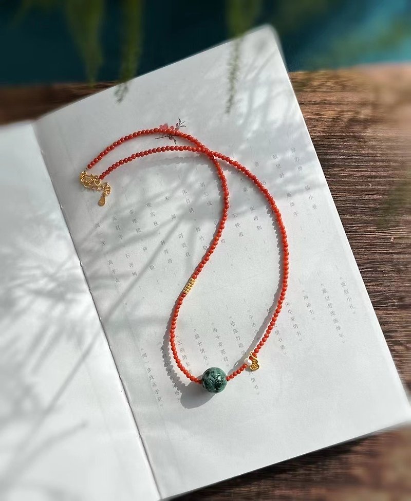 National trend original natural South Red Jade clavicle necklace jade lucky beads South Red ultra-thin necklace - สร้อยข้อมือ - คริสตัล 