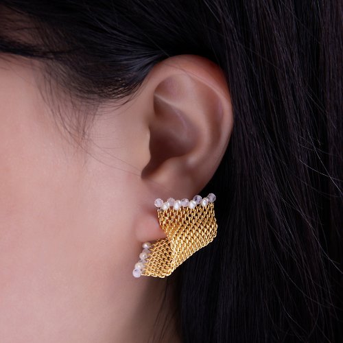 Olivia Yao Jewellery 【易扣式耳環】月光石刺繡耳環