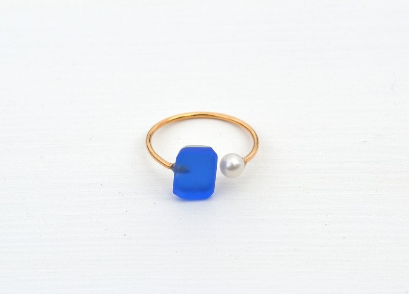 Glass and pearl ring <blue> - แหวนทั่วไป - แก้ว สีน้ำเงิน