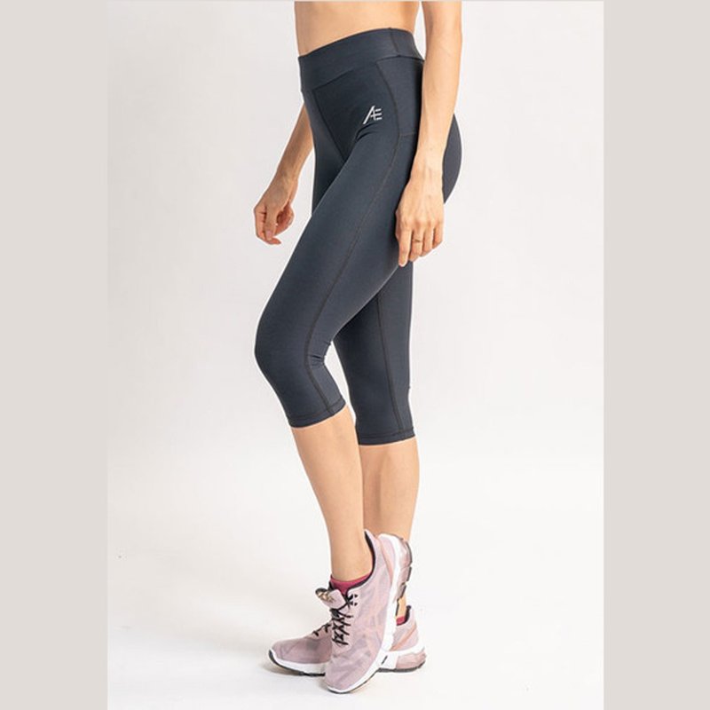 女人節新品 MIT 黑 低調七分款 中緊度 初階型 - 女運動褲/機能褲 - 尼龍 黑色