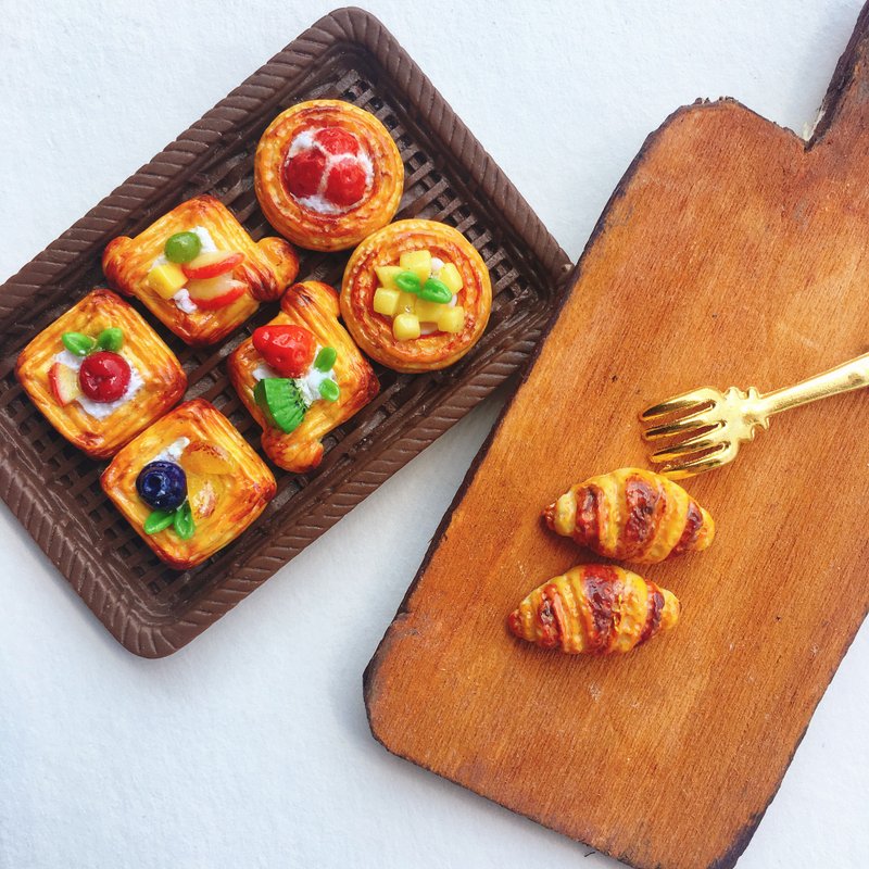 迷你仿真可愛丹麥酥925銀耳釘Miniature Cupcakes Earrings - 耳環/耳夾 - 黏土 