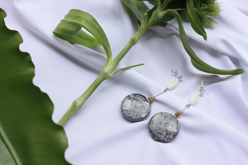 Round Map Stone Pin Earrings - Sterling Silver Ear Studs - Earrings & Clip-ons - Gemstone Gray