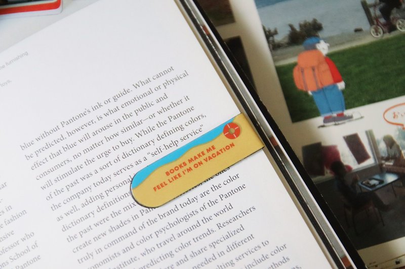 MAGNET BOOKMARK - BOOKS MAKE ME FEEL LIKE I'M ON VACATION - ที่คั่นหนังสือ - พลาสติก สีส้ม