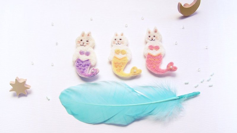 Cat pearl Mermaid Felted wool Embroidery illustration pin(1P) - Brooches - Wool Multicolor