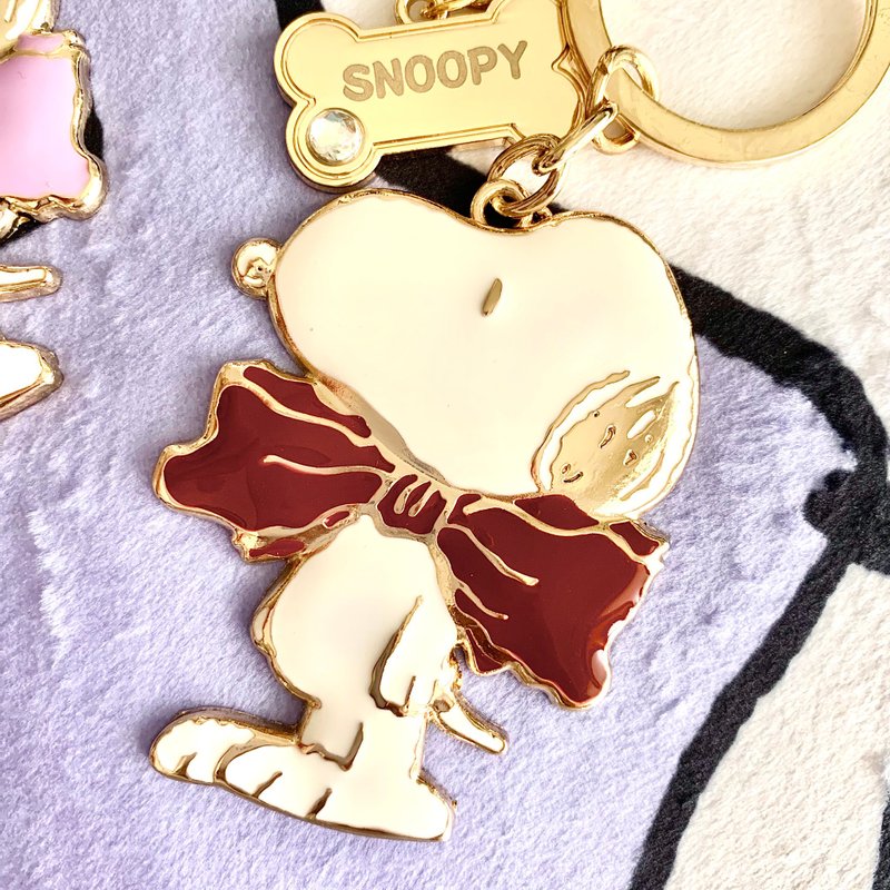 Burgundy coffee Snoopy Snoopy key ring pendant Snoopy metalworking enamel - ที่ห้อยกุญแจ - วัตถุเคลือบ สีแดง