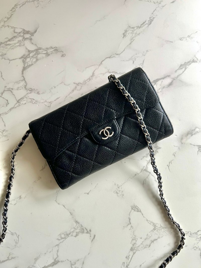 Second-hand Chanel black caviar leather black WOC long clip wallet side back shoulder crossbody handbag - กระเป๋าแมสเซนเจอร์ - หนังแท้ สีดำ