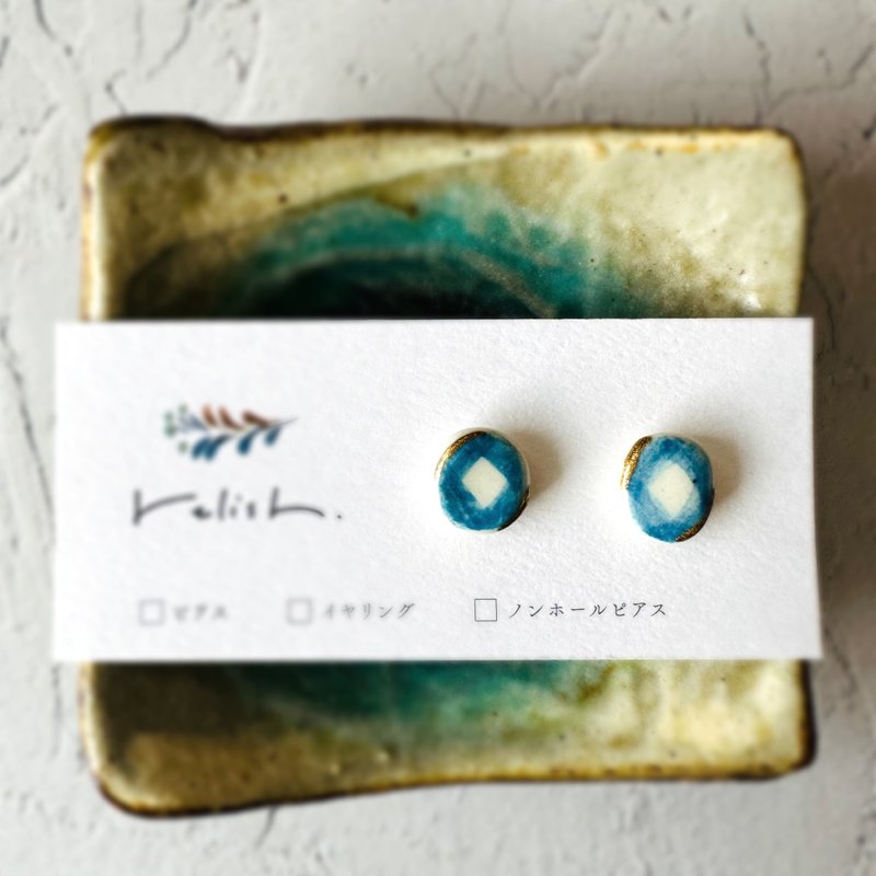 [Resale] Blue Sky Painted Pottery Kintsugi Line Earrings Non-pierced Clip-On Light Blue Light Blue Gold Gold Small Ceramic Small Round Oval Blue Blue - ต่างหู - ดินเผา สีน้ำเงิน