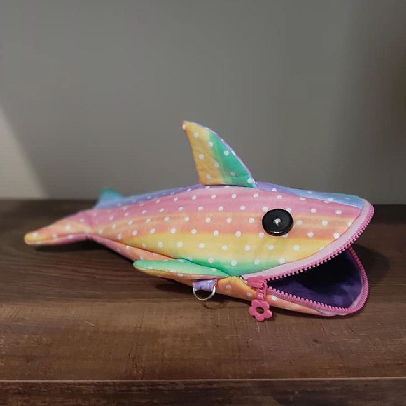 Rainbow shark bag. Cute and healing. It can be equipped with a mobile phone. Cross-back or as a chest bag. It is very convenient to travel and ride a bicycle. - กระเป๋าแมสเซนเจอร์ - ผ้าฝ้าย/ผ้าลินิน หลากหลายสี