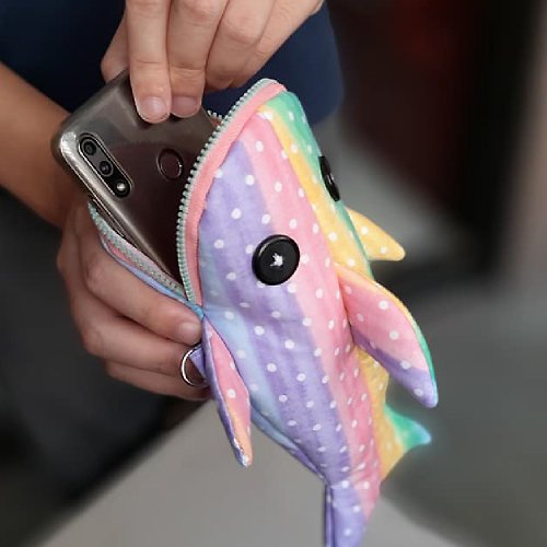 Rainbow shark bag. Cute and healing. It can be equipped with a