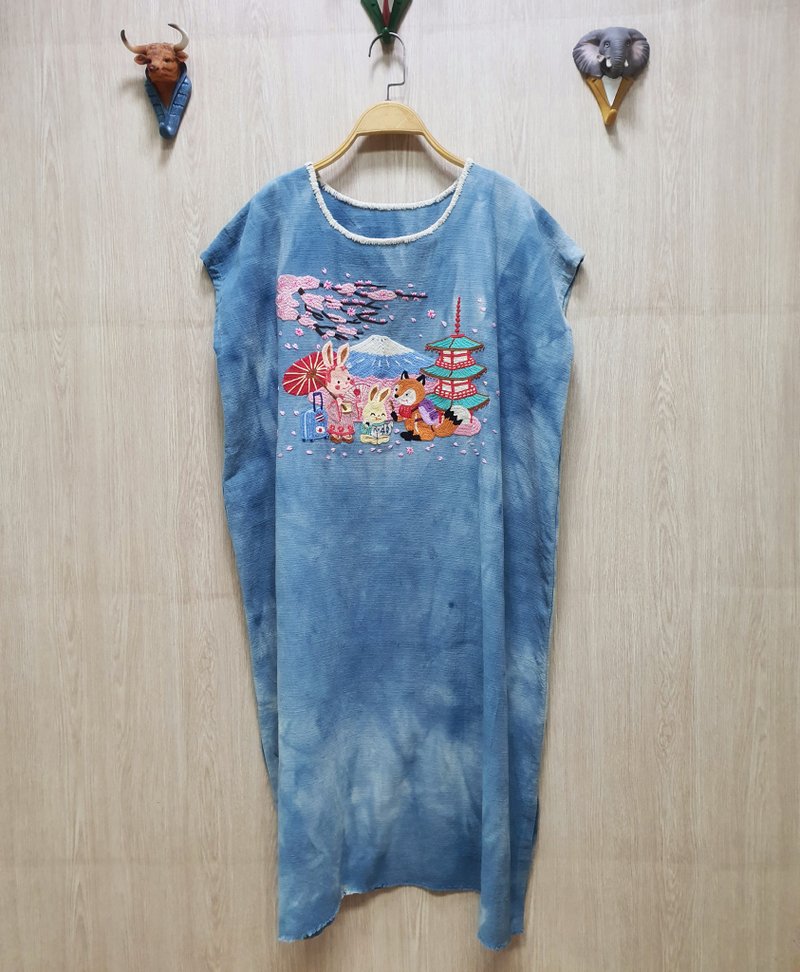 手工刺繡連衣裙、日遊、富士山、櫻花、狐狸、兔 - 女大衣/外套 - 繡線 藍色
