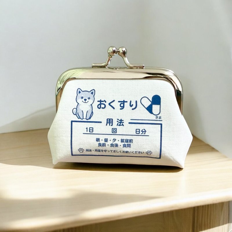 【受注製作】手のひらサイズ おくすりがま口 柴犬 わんわんクリニック 小銭入れ - 化妝包/收納袋 - 棉．麻 