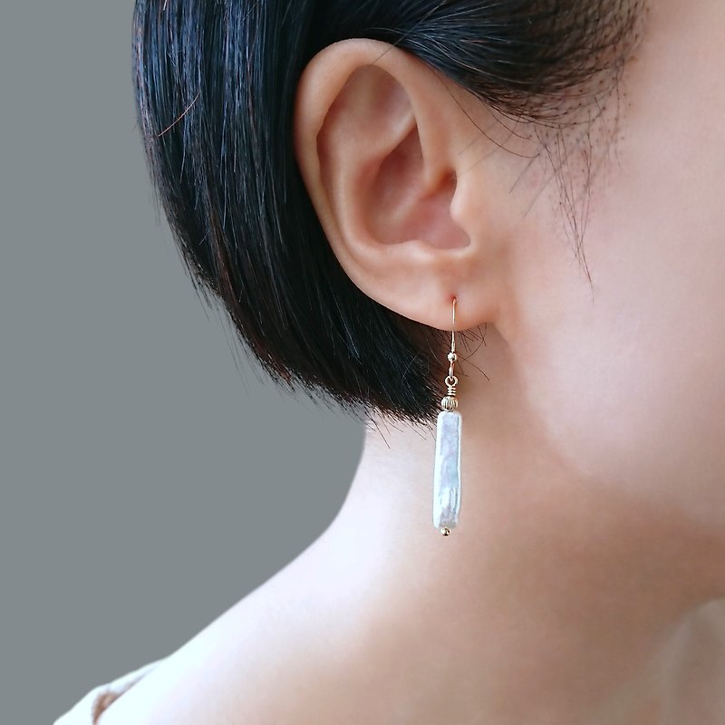 巴洛克淡水珍珠 長條形 14Kgf 包金耳勾耳環 | 復古唐頓 - 耳環/耳夾 - 珍珠 白色