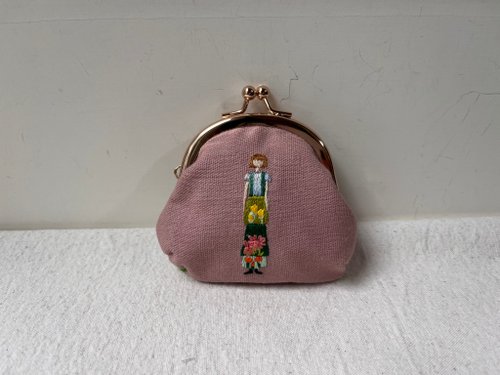 隅隅實驗室-1000枚女子展 fingirl1000-NO.1022 一股刺繡握握口金包 1000枚女子展