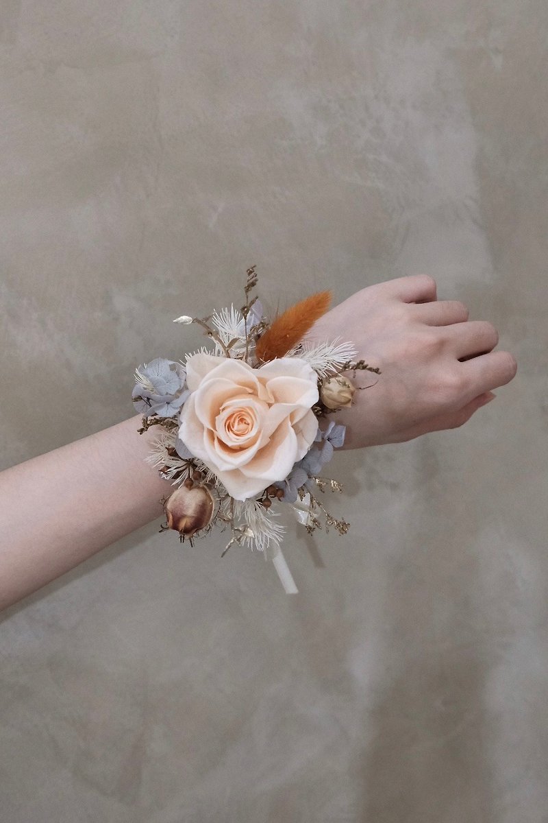 Bride / Bridesmaid Wrist Flower [Warm] - Wedding / Immortal Flower - เข็มกลัด/ข้อมือดอกไม้ - พืช/ดอกไม้ สีส้ม