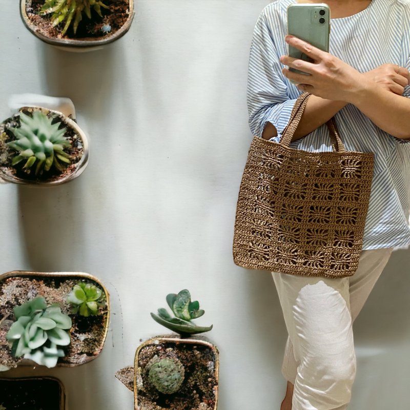 Wenqingfeng magazine bag window pattern handbag - กระเป๋าถือ - วัสดุอื่นๆ สีกากี