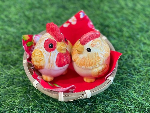 八塗文創 可愛帶路雞 開運起家 陶瓷手工彩繪 裝飾 擺飾 含一個小編織籃