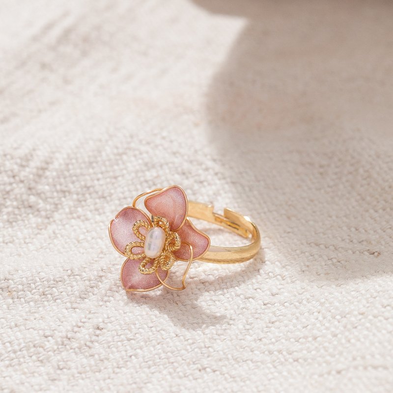 [Streamer-Berry Powder] 14K Gold-Packed Adjustable Ring | Crystal Flower Jewelry - แหวนทั่วไป - เครื่องประดับ สึชมพู