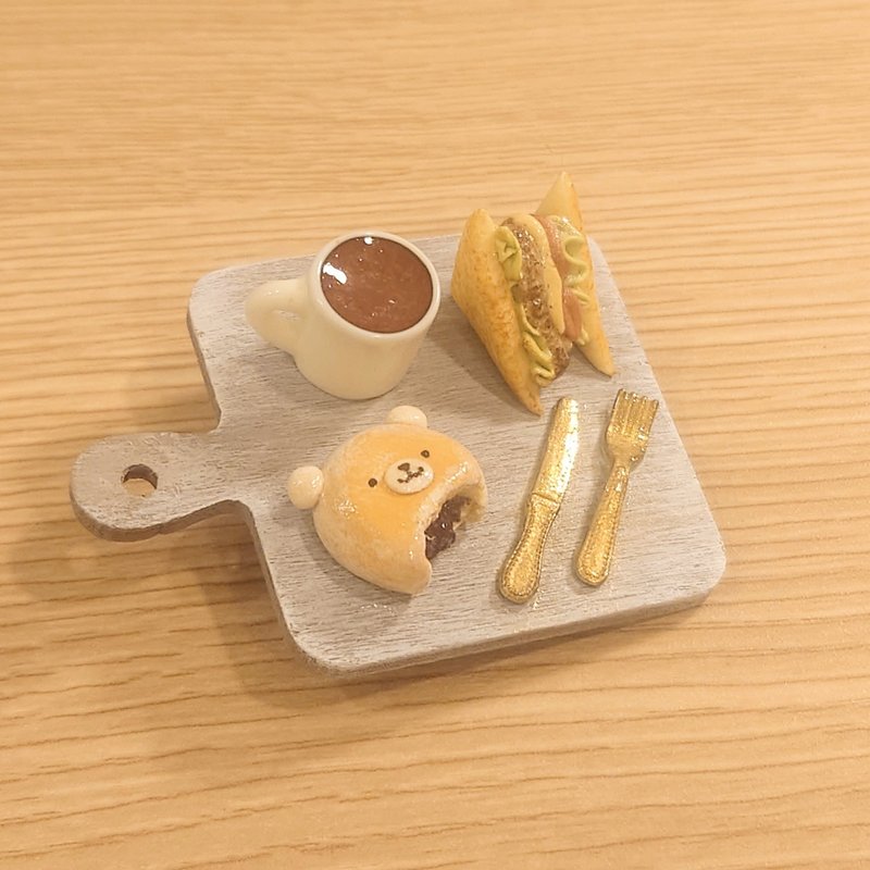 小熊巧克力麵包與牛肉法式三明治餐盤-手作客製美食鑰匙圈磁鐵別 - 鑰匙圈/鑰匙包 - 其他材質 多色