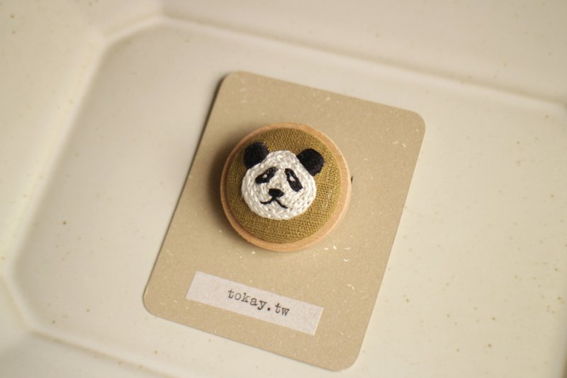 動物頭像木座別針 / 熊貓 貓熊 - 胸針 - 繡線 黑色