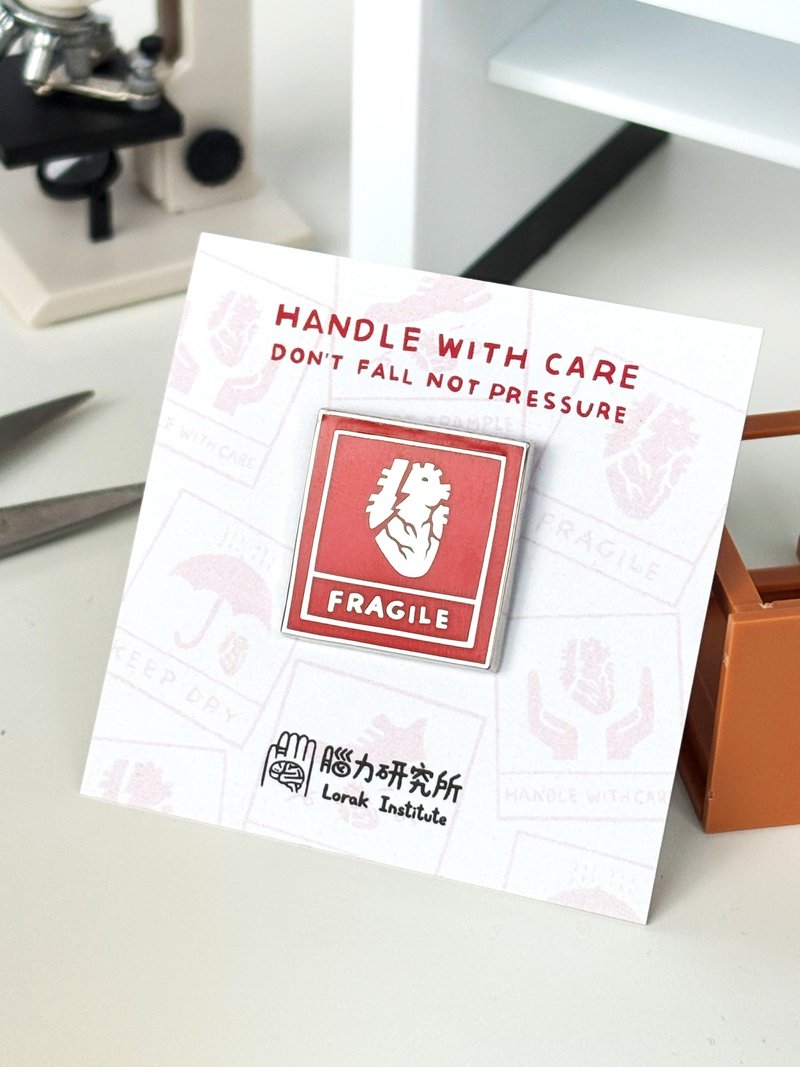 易碎心臟 Fragile / 金屬徽章 畢業 實驗 - 徽章/別針 - 其他金屬 