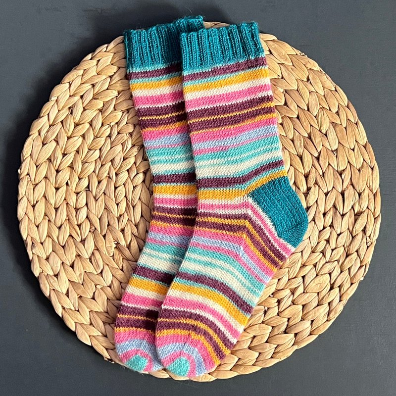 Striped womens warm handmade socks/ Warm knitted accessory - 襪子 - 羊毛 多色