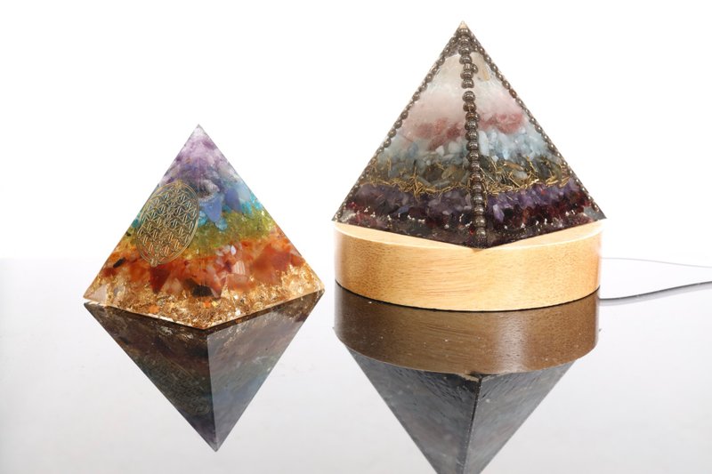 Limited Gift Set Mysterious Shrine Chakra Sanctuary Great Ogang Pyramid Night Light Orgonite Crystal Healing - โคมไฟ - คริสตัล หลากหลายสี