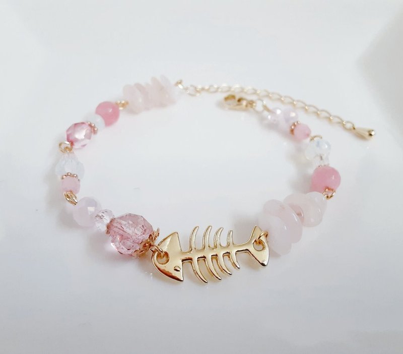 A cute fish part, a fashionable bracelet with morganite and soft pink color, natural stone, fashion item, size adjustable - สร้อยข้อมือ - เครื่องประดับพลอย สึชมพู