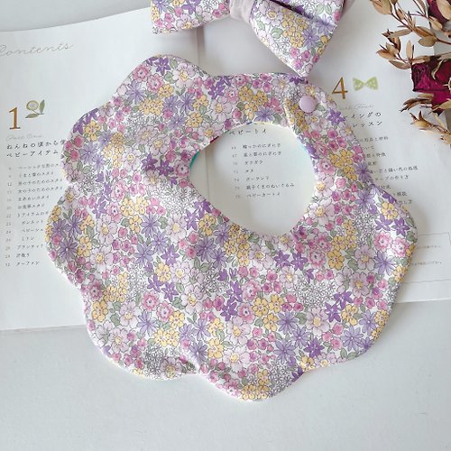 梨安舞兜小裁縫 手作彌月禮盒 手繪紫碎花 手工六層紗花朵圍兜