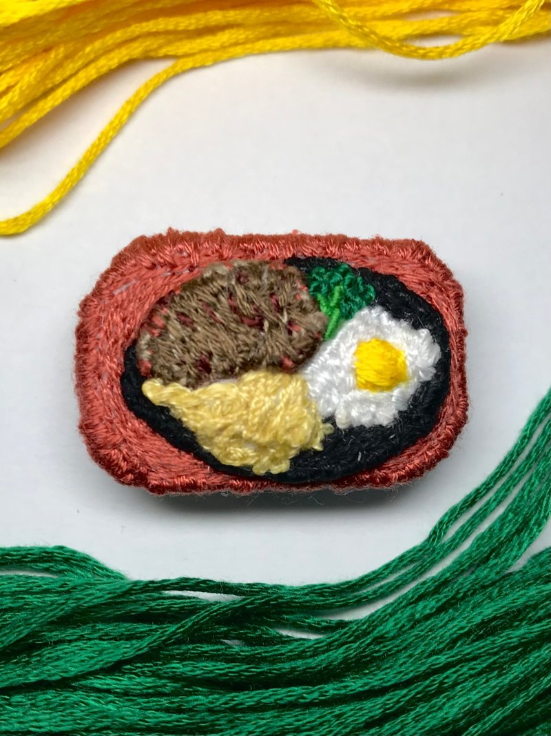 【台灣小吃】手工立體刺繡牛排別針B款/ 吃貨專屬/ 送禮推薦 - 徽章/別針 - 繡線 咖啡色