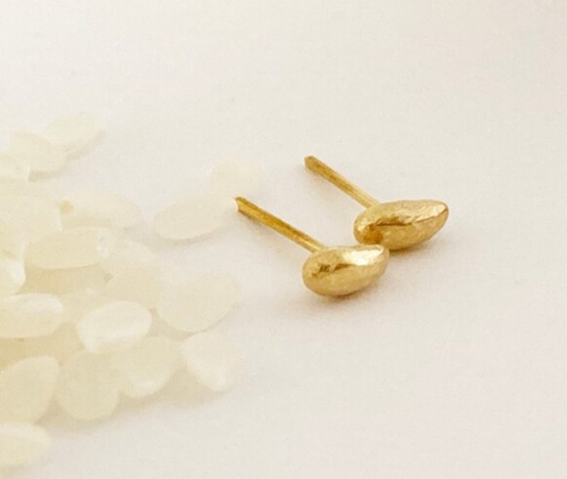 K22お米のピアス　K24純金ポスト　K22 Rice Grain Studs - 耳環/耳夾/耳骨夾 - 其他金屬 金色