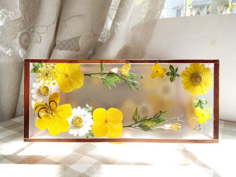 Plastic Acrylic tissue box cover, tissue box  with pressed flowers - กล่องทิชชู่ - อะคริลิค สีเหลือง