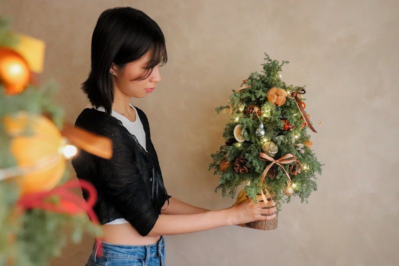 | Taichung Floral Arrangement | - Rich Celebration - Large Christmas Tree One-person Class Experience Course - จัดดอกไม้/ต้นไม้ - พืช/ดอกไม้ 