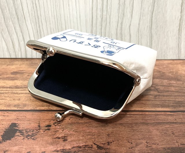 受注製作】手のひらサイズおくすりがま口パグわんわんクリニック
