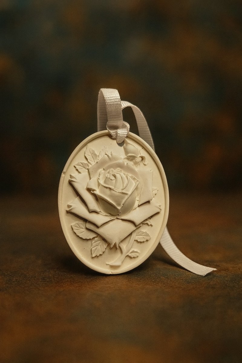 Lily Air Freshener – Air Ritual | Mina Min - 香氛/精油/擴香 - 陶 白色