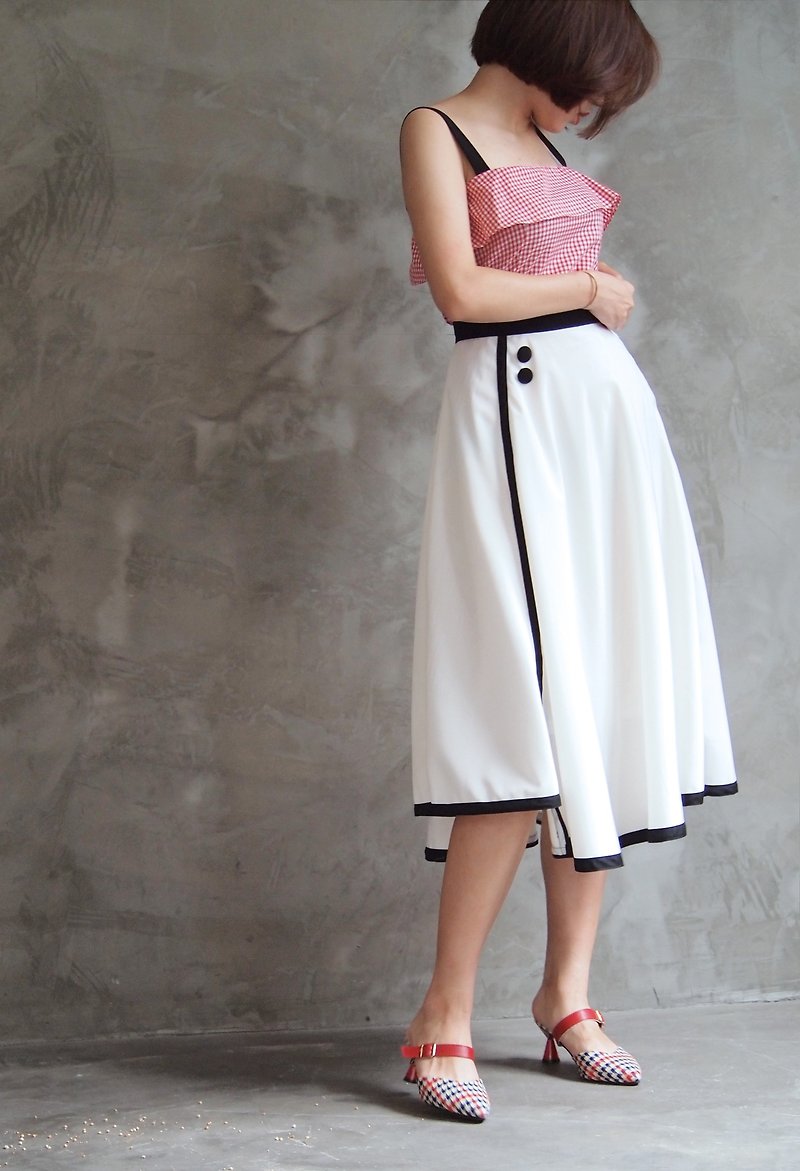 Micro vintage piping asymmetrical long skirt // white - กระโปรง - ไฟเบอร์อื่นๆ ขาว