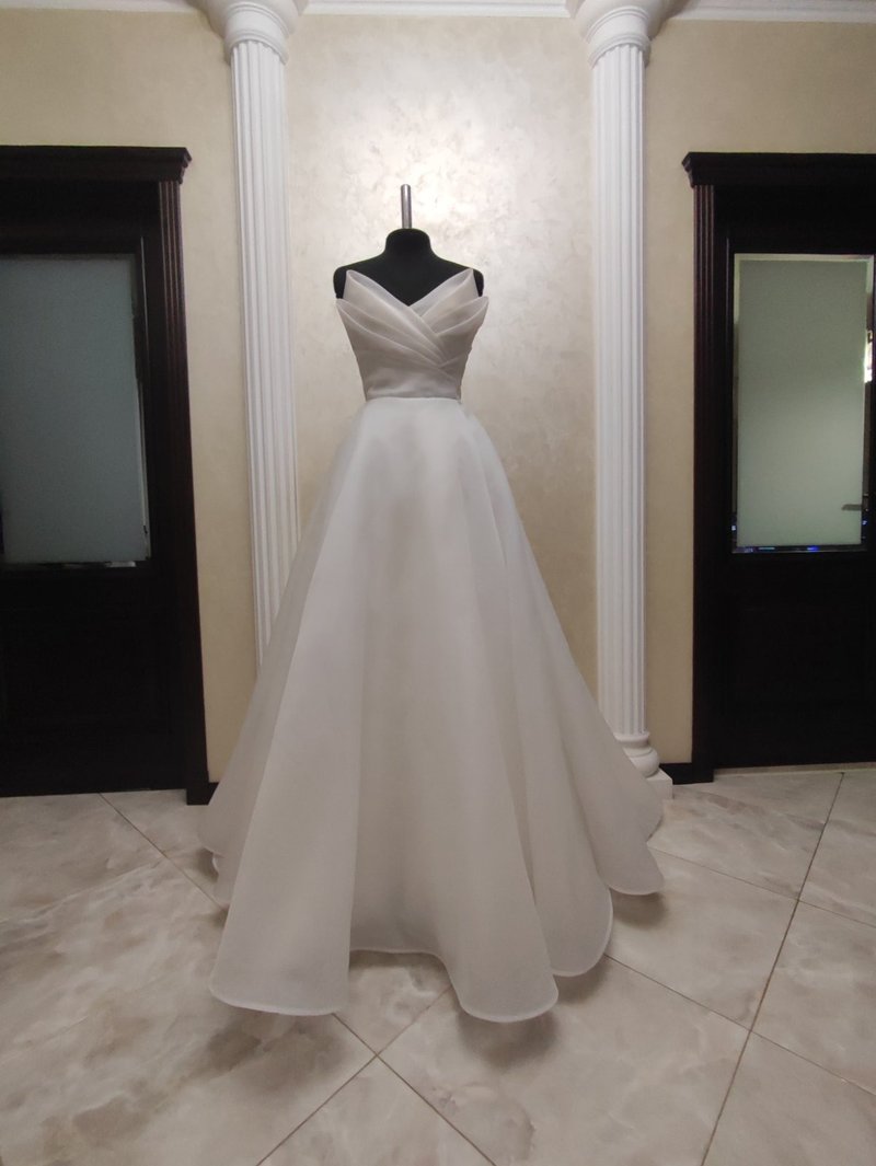 Elegant Bridal Wedding Dress - Timeless Gown for Your Special Day - 禮服/小禮服 - 其他材質 多色