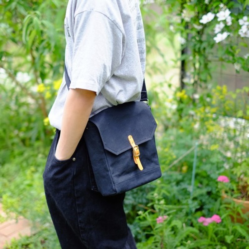 Paraffin canvas shoulder bag/black *Made to order - Messenger Bags & Sling Bags - Cotton & Hemp 