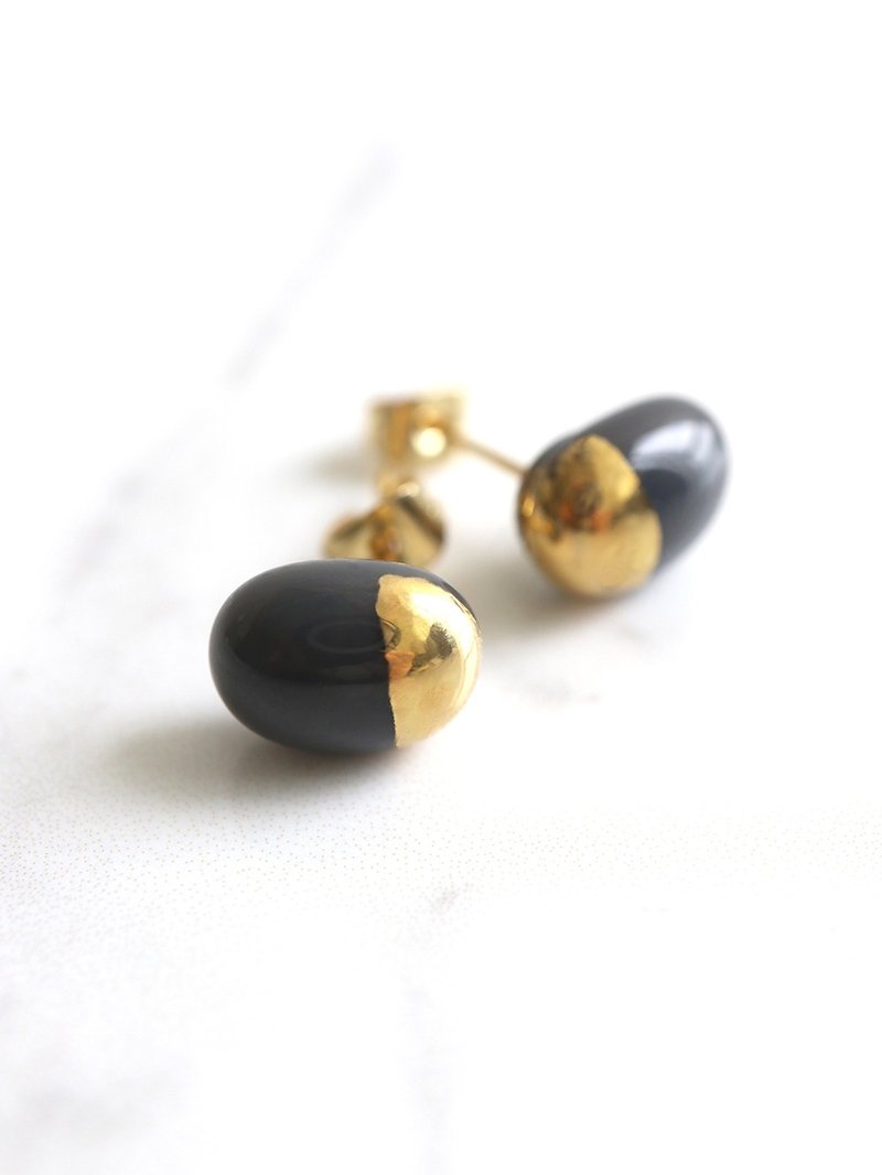 PILLOLA 玻璃耳丁 - Grey  手工燒製玻璃 簡約橢圓形耳丁 耳環 - 耳環/耳夾/耳骨夾 - 玻璃 灰色